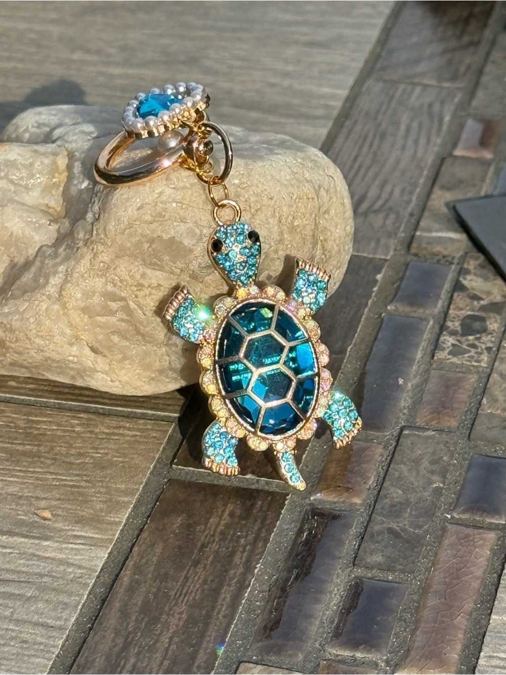 NWT Crystal Blue Rhinestone Turtle Glass Stone Keychain